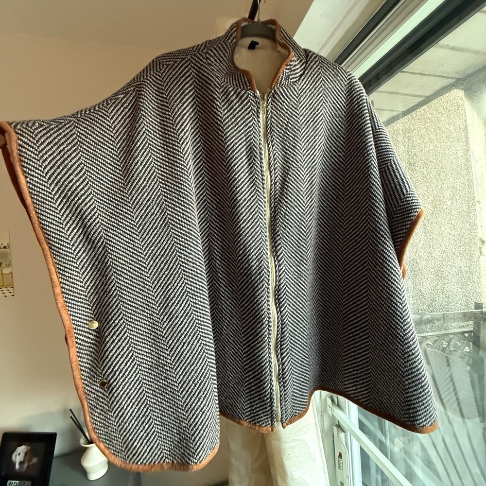 Stylish Black and White Cape with Tan Accents